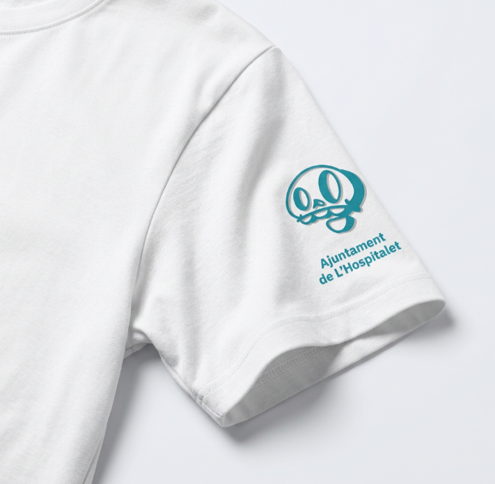 Detalle de la manga con el logotipo del Ajuntament de L'Hospitalet
